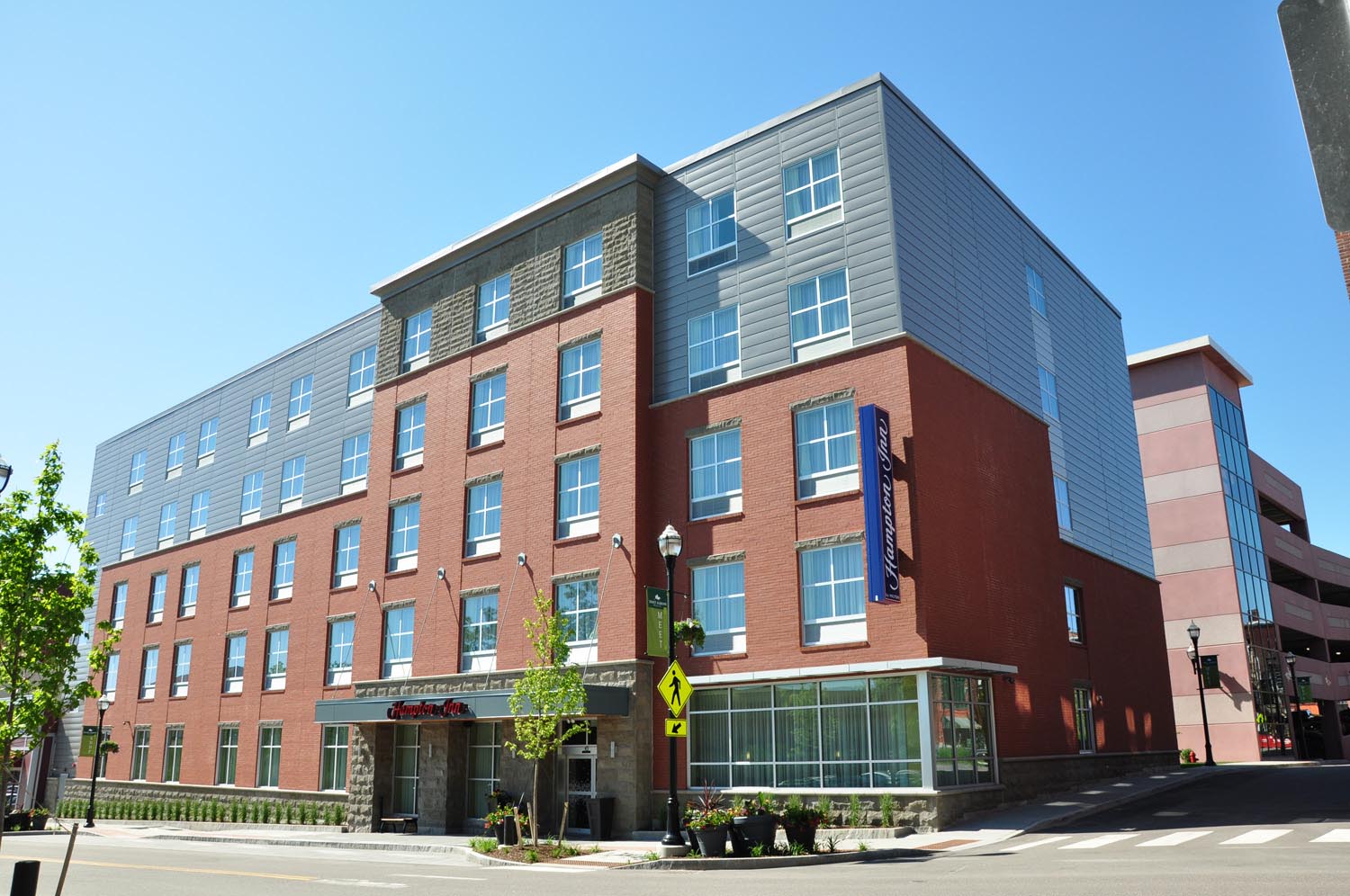 Hampton Inn St. Albans - Gallery Image