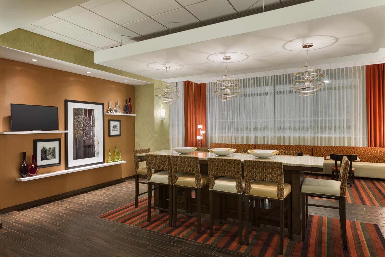 Hampton Inn St. Albans - Gallery Image